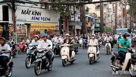 如何看越南正在积极革斯，妄图向美国靠拢，实现全面西化呢？